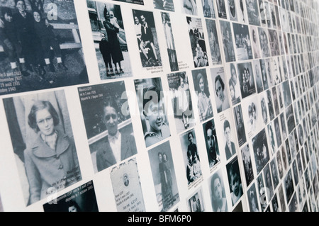 Le Mémorial des enfants, photos d'enfants juifs déportés de France au Musée commémoratif de l'Holocauste à Paris Banque D'Images