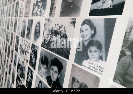 Le Mémorial des enfants, photos d'enfants juifs déportés de France au Musée commémoratif de l'Holocauste à Paris Banque D'Images