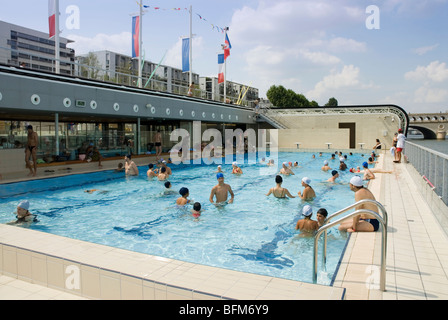 Piscine Joséphine Baker, piscine flottante dans la Seine, Paris, France Banque D'Images