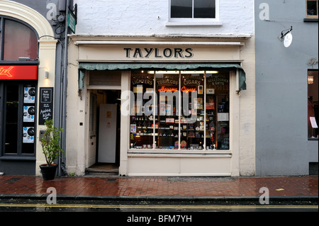 Taylors old fashioned tabac boutique spécialisée dans le centre-ville de Brighton, UK Banque D'Images