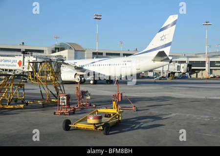 L'aéroport international Ben Gourion, Israël. Boeing 737-700 El-Al Banque D'Images