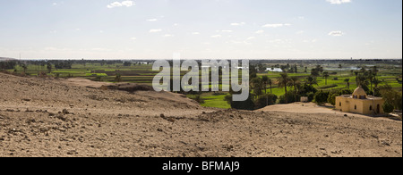 Vue panoramique sur la vallée du Nil prises du rocher des tombes de Beni Hassan entre Minya et Mallawi, Moyenne Égypte Banque D'Images