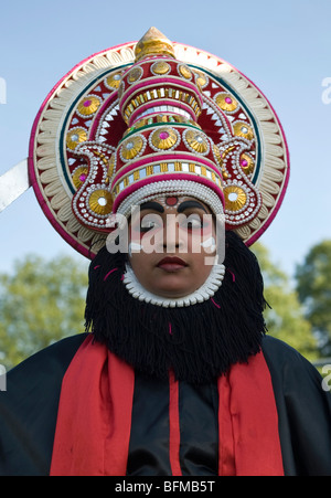 Danseur de la Akademi South Asian Dance UK Company exécution lors de la London Mela Banque D'Images