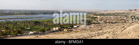 Vue panoramique sur la vallée du Nil prises du rocher des tombes de Beni Hassan entre Minya et Mallawi, Moyenne Égypte Banque D'Images