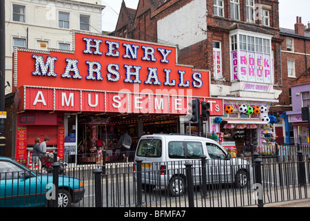 Henry Marshalls de jeux électroniques sur l'estran de Scarborough, North Yorkshire UK Banque D'Images