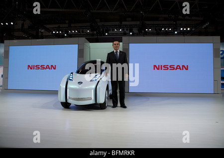 Carlos Ghosn, PDG de Nissan présente la nouvelle Nissan Land Glider au Tokyo Motor Show 2009. Banque D'Images