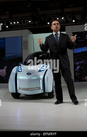 Carlos Ghosn, PDG de Nissan présente la nouvelle Nissan Land Glider au Tokyo Motor Show 2009. Banque D'Images