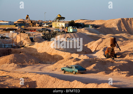 L'Australie, l'Australie du Sud, Coober Pedy. Le paysage lunaire de Coober Pedy - une outback ville construite principalement sous terre. Banque D'Images