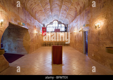 L'Australie, l'Australie du Sud, Coober Pedy. L'Eglise orthodoxe serbe - l'une des cinq églises souterraines dans la ville minière de l'opale. Banque D'Images