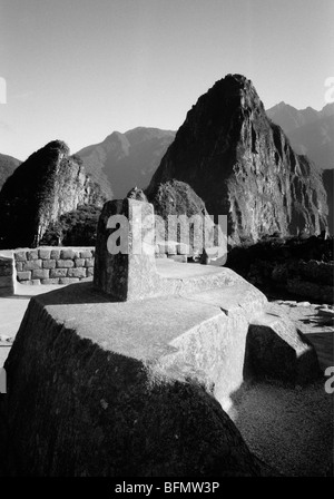 Pérou, vallée de l'Urubamba. L'Intiwatana ou poste de relais du soleil, à l'ancienne citadelle Inca de Machu Picchu Banque D'Images