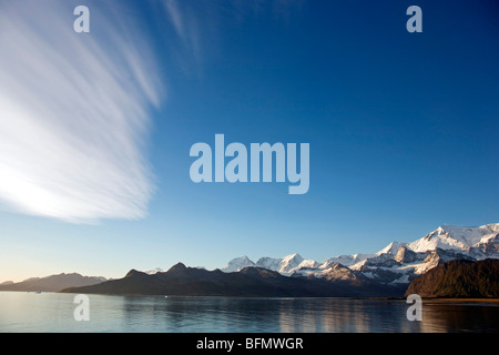 La Géorgie du Sud et les îles Sandwich du Sud, Géorgie du Sud, Cumberland Bay, Grytviken. En regardant vers l'Allardyce Montagnes. Banque D'Images