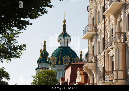 L'Ukraine, Kiev, l'église St Andrews (1754 par Bartelomeo Rastrelli) sur Andrews (Andriyivsky décent Uzviz) Banque D'Images