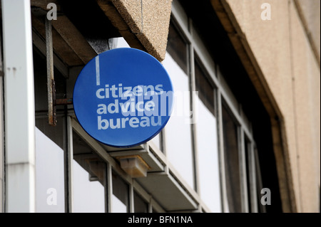 Le bureau de conseil aux citoyens affiche à l'extérieur de leurs bureaux à hove town hall Banque D'Images