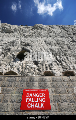 Danger, chute de la craie sur le chemin d'undercliff signe à peacehaven Banque D'Images