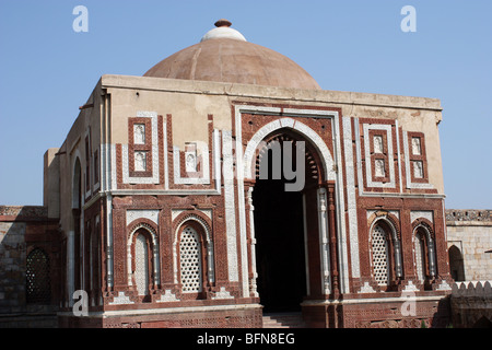 Bâtiment près de Qutb Minar complex Alai Darwaza Banque D'Images