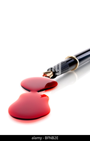 Close up d'un stylo et de sang signe votre nom dans le sang' Banque D'Images