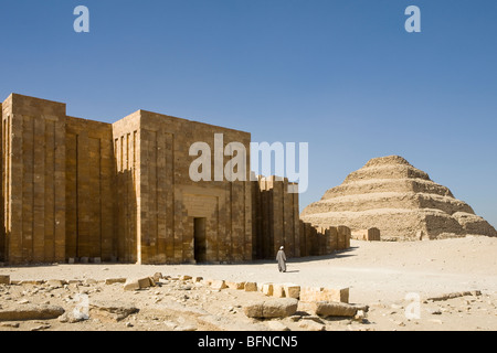 Vue de la pyramide à degrés du pharaon Djoser, vue de la cour Heb-Sed à Sakkara, près du Caire Egypte Banque D'Images