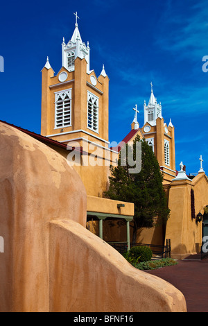 Église catholique historique San Felipe de Neri- Old Town Plaza, NW Albuquerque, Nouveau-Mexique Banque D'Images