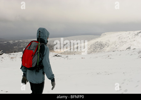 Balades d'hiver sur Kinder scout dans le Peak District, UK. Banque D'Images