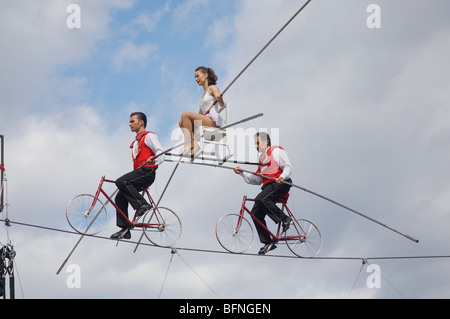 The Flying Wallendas effectuer sur la corde raide Banque D'Images