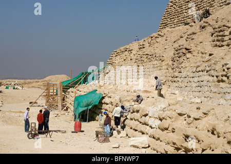 Travaux de restauration à la Pyramide du Pharaon Djoser à Saqqara, près du Caire Égypte Banque D'Images