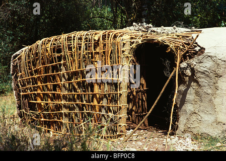 Cabane en bambou Maasai près de Nairobi au Kenya Afrique Banque D'Images