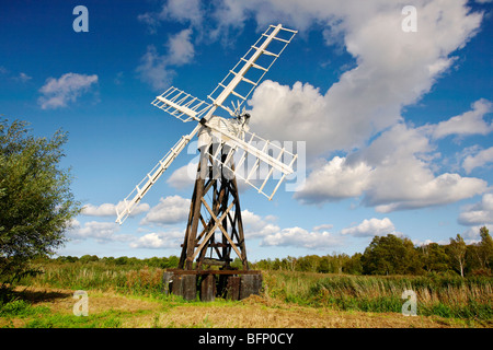 --Boardmans ouvert traditionnel moulin bois encadrée sur les Norfolk Broads Banque D'Images