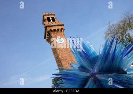 Venise, Murano, le Campo San Stefano, tour avec sculpture de verre, paysage abstract Banque D'Images