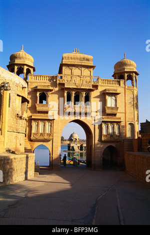 Porte d'entrée du lac Gadisar ; porte d'entrée du lac Gadsisar Sagar ; Jaisalmer ; Rajasthan ; Inde ; asie Banque D'Images