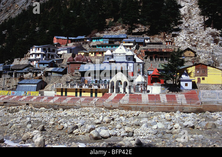 Ganga Ghat ; fleuve Bhagirathi ; Maa Ganga Devi Mandir ; Temple Ganga ; Gangotri ; Uttarkashi ; Uttaranchal ; Uttarakhand ; Inde ; Asie Banque D'Images