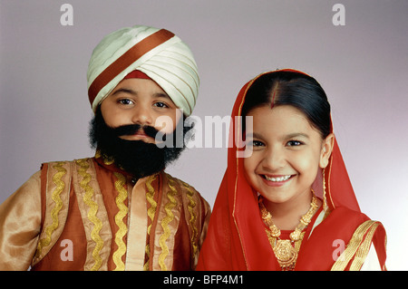 VDA 63662 : Garçon et fille habillé en couple sikh M.# 498;497 Banque D'Images