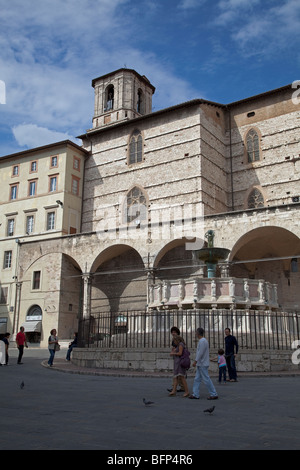 La Fontana Maggiore, en face de la cathédrale de Pérouse Banque D'Images