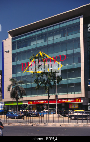 Restaurant McDonalds ; Piramyd ; Centre commercial Cross Road ; Bombay ; Mumbai ; Maharashtra ; Inde ; asie Banque D'Images