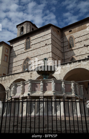 La Fontana Maggiore, en face de la cathédrale de Pérouse Banque D'Images