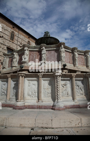 La Fontana Maggiore, en face de la cathédrale de Pérouse Banque D'Images