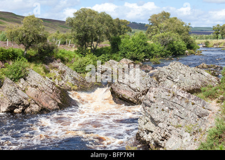 La rivière Helmsdale à Kildonan Lodge, Strath of Kildonan, Highland, Écosse Royaume-Uni Banque D'Images