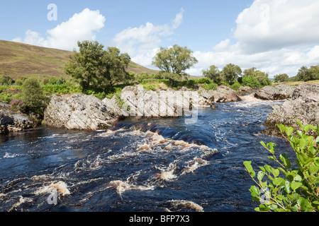 La rivière Helmsdale à Kildonan Lodge, Strath of Kildonan, Highland, Écosse Royaume-Uni Banque D'Images