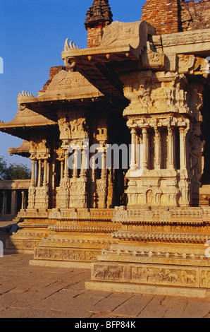 Piliers musicaux ; Temple Vittala ; Temple Vijaya Vitthala ; Empire Vijayanagara ; Hampi ; Hampe ; Hospet ; Hosapete ; Ballari ; Karnataka ; Inde ; Asie Banque D'Images