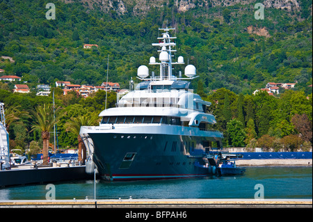 Queen K Super Yacht à Cannes marina, Tivat, Monténégro Banque D'Images