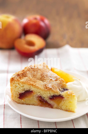 Le pêcher et le prunier gâteau aux amandes Banque D'Images