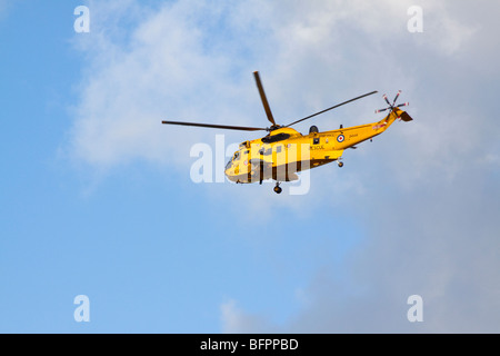 L'hélicoptère de recherche et sauvetage de la raf flying - Meyer & Co Banque D'Images