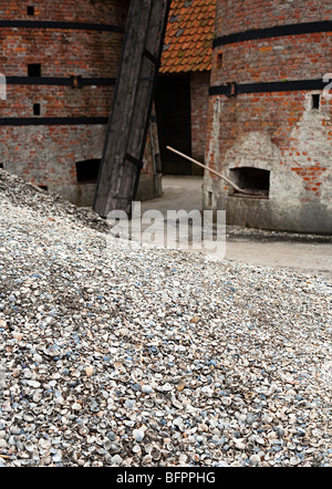 Limekilns utilisée pour faire de la chaux à partir de coquillages broyés Zuiderzeemuseum Enkhuizen Pays-Bas Banque D'Images