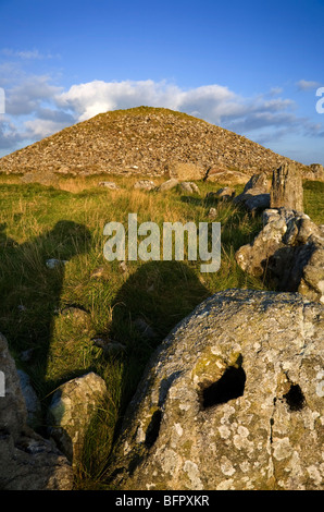 Cairn T Grave Meagalithic Loughcrew Passage, Site, Slieve na Calliagh, près de Oldcastle, comté de Meath, Irlande Banque D'Images