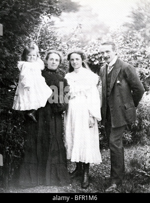 DAVID LLOYD GEORGE - politicien libéral britannique, avec sa femme Margaret et filles Megan (à gauche) et en 1904 Mair Banque D'Images