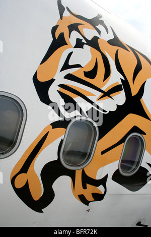 Tiger Airways Logo Couleurs d'avion Singapour LCCT Banque D'Images