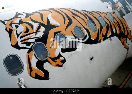 Tiger Airways Logo Couleurs d'avion Singapour LCCT Banque D'Images