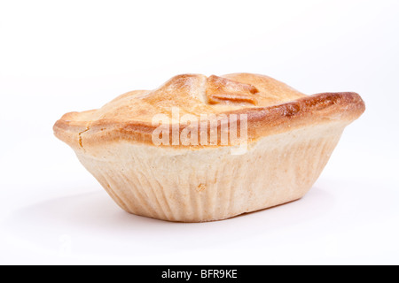 Pâte brisée individuels steak pie isolés contre fond blanc Banque D'Images