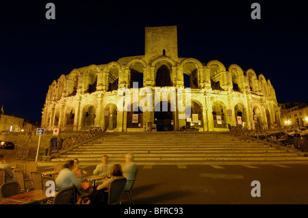 Amphithéâtre romain ( les arènes) au crépuscule. Arles. Bouches du Rhône. Provence. France Banque D'Images