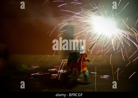 Célébration de Corre Foc à Barcelone, Catalogne, Espagne Banque D'Images