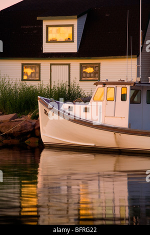 Bateau de pêche et hangars, Stanley Bridge, Prince Edward Island, Canada Banque D'Images